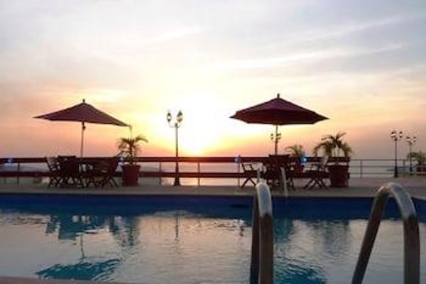 Cara Suites Hotel and Conference Centre (Claxton Bay)